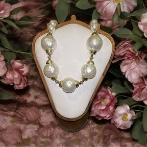 Elegant Pearl and Gold Women's Necklace